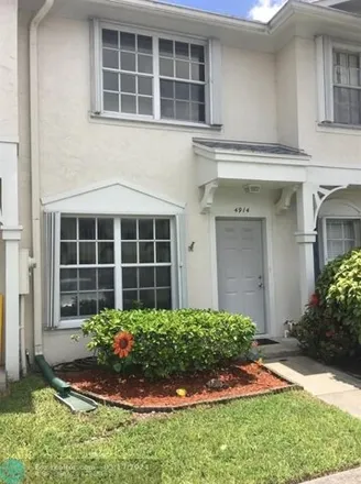 Buy this 2 bed house on 4827 Southwest 31st Avenue in Dania Beach, FL 33312