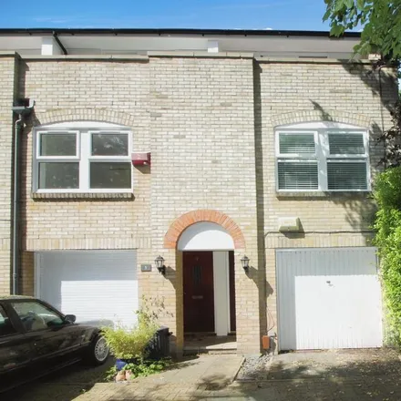 Rent this 1 bed house on Farnborough Crescent in Pickhurst, London