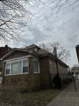 Buy this 4 bed house on 8108 South Manistee Avenue in Chicago, IL 60617