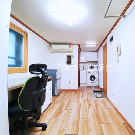 Rent this studio apartment on 서울특별시 관악구 신림동 1519-23