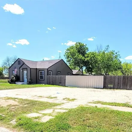 Buy this 4 bed house on 1016 South 16th Street in Abilene, TX 79602