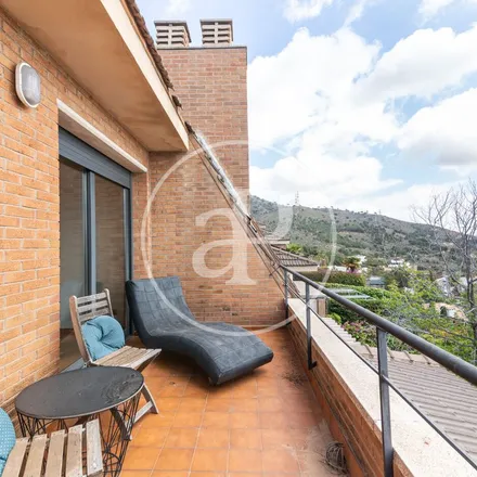 Rent this 5 bed apartment on ca:Ca l'Estudiant in Carrer de Jaume Huguet, 08950 Esplugues de Llobregat