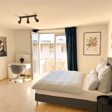 Rent this 3 bed apartment on Ärztehaus Töngesgasse in Töngesgasse 22, 60311 Frankfurt