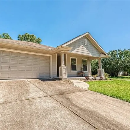 Rent this 3 bed house on 139 South Vesper Bend Drive in Sterling Ridge, The Woodlands