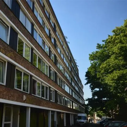 Rent this 3 bed room on 53 High Kingsdown in Bristol, BS2 8DF