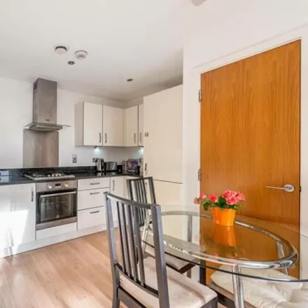Image 5 - John Kelly Technology College, Nutfield Road, London, NW2 7EB, United Kingdom - Apartment for sale