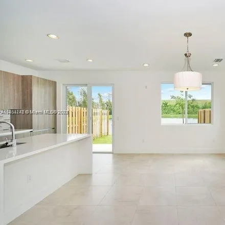 Image 8 - 7241 Northwest 102nd Place, Doral, FL 33178, USA - Townhouse for rent