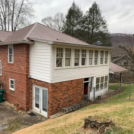 Image 9 - 102 Chestnut Street, Gassaway, Braxton County, WV 26624, USA - House for sale