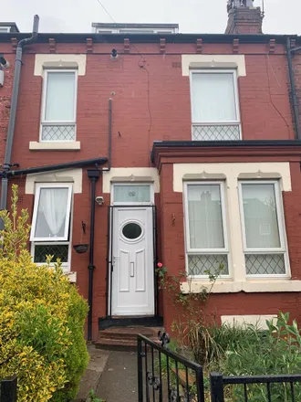 Rent this 2 bed townhouse on Brown Hill Terrace in Leeds, LS9 6DU