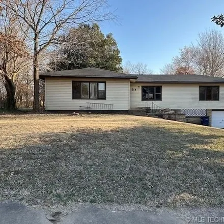 Buy this 3 bed house on 630 West Wichita Avenue in Cleveland, Pawnee County
