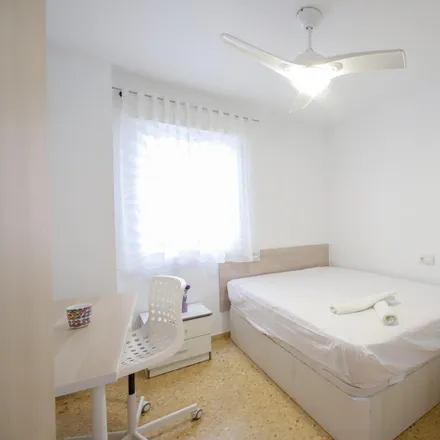 Rent this 5 bed room on Avinguda de Valladolid in 35, 46020 Valencia