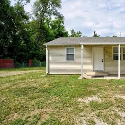 Buy this 2 bed house on 1731 Melrose Street in Springfield, IL 62703