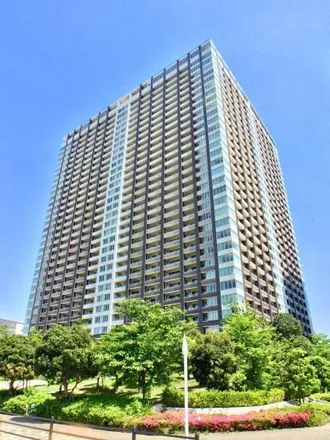 Rent this 3 bed apartment on 東京港臨港道路南北線 in Ariake, Koto