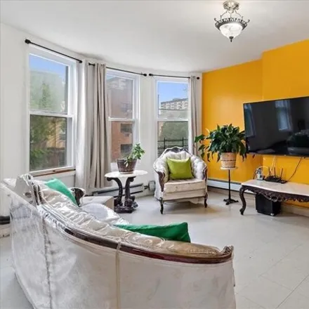 Image 4 - 2075 Crotona Avenue, New York, NY 10457, USA - House for sale