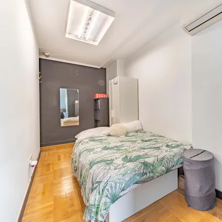 Rent this studio room on Calle de María de Molina in 1, 28006 Madrid
