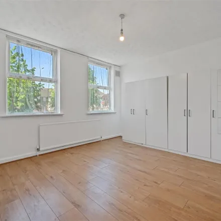 Rent this 3 bed apartment on Western Avenue in London, W3 7ND