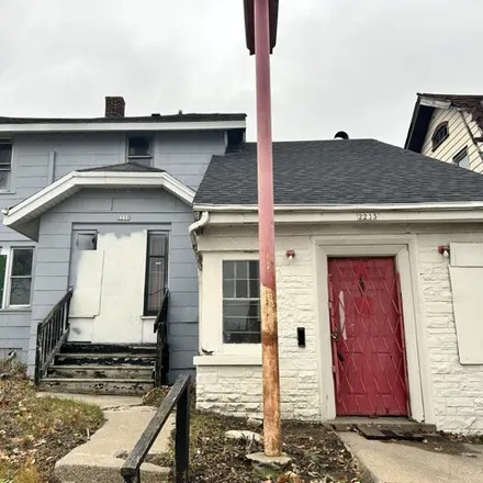 Buy this studio house on 2231 in 2233 West Capitol Drive, Milwaukee