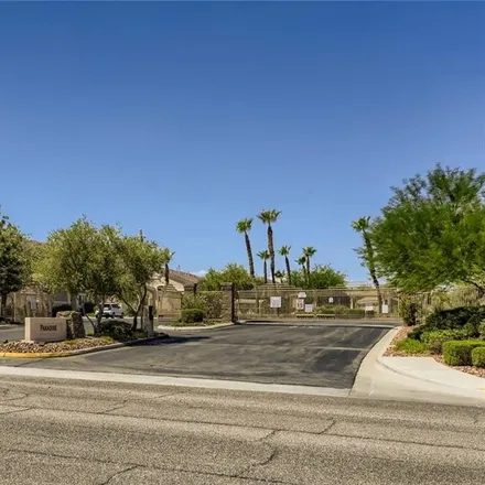 Image 2 - 622 Winchester Drive, Henderson, NV 89002, USA - Townhouse for sale