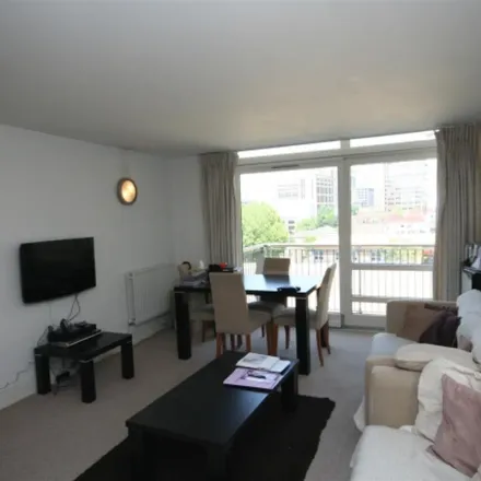 Image 1 - Lowry House, Cassilis Road, Millwall, London, E14 9LL, United Kingdom - Apartment for rent