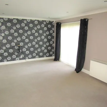 Rent this 2 bed apartment on Homelea in Princes Esplanade, Tendring