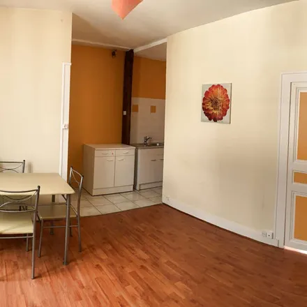 Rent this 2 bed apartment on 35 Rue Velpeau in 37110 Château-Renault, France
