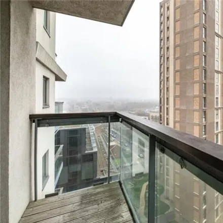 Image 3 - City Tower, 3 Limeharbour, Cubitt Town, London, E14 9LS, United Kingdom - Apartment for sale