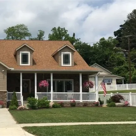 Buy this 6 bed house on 243 Dale Street in McConnelsville, Morgan County