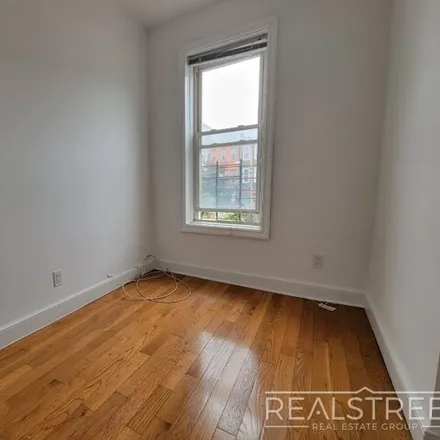 Image 9 - 274 Sumpter Street, New York, NY 11233, USA - Townhouse for rent