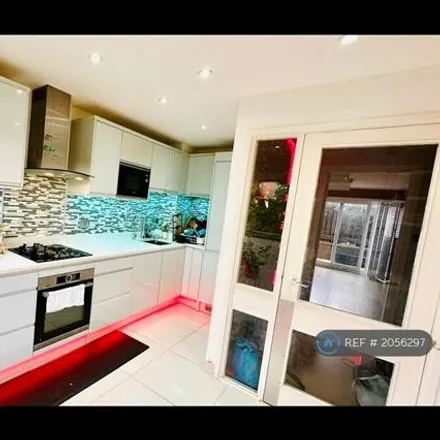 Image 5 - 136 Chichester Road, London, CR0 5NB, United Kingdom - Townhouse for rent