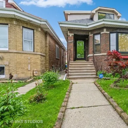 Buy this 3 bed house on 3007 North Narragansett Avenue in Chicago, IL 60634