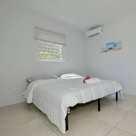Rent this 2 bed house on Curaçao