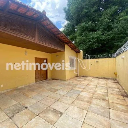 Buy this 6 bed house on Rua Padre Francisco Arantes in Vila Paris, Belo Horizonte - MG