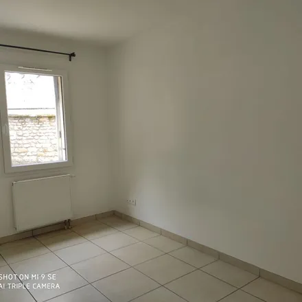 Rent this 2 bed apartment on 3 Rond-Point de la Victoire in 91150 Étampes, France