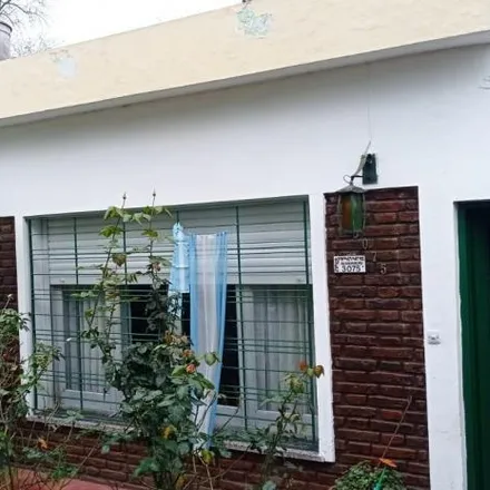 Buy this 2 bed house on Pizza Dita in Avenida Oscar Smith, Quilmes Oeste