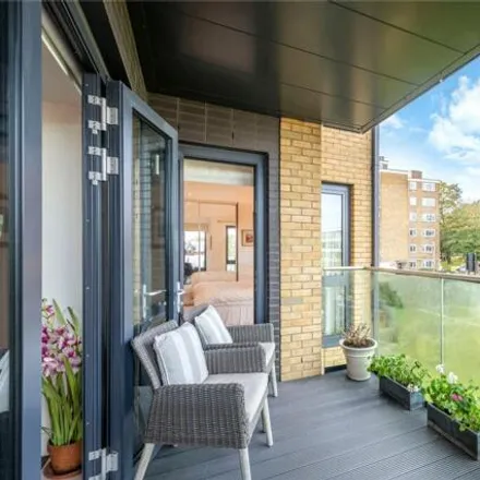 Image 2 - Wagtail Court, Pipit Drive, London, SW15 6RH, United Kingdom - Apartment for sale