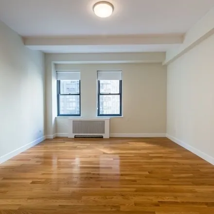 Image 7 - 56th Convenience, 1024 1st Avenue, New York, NY 10155, USA - Apartment for rent