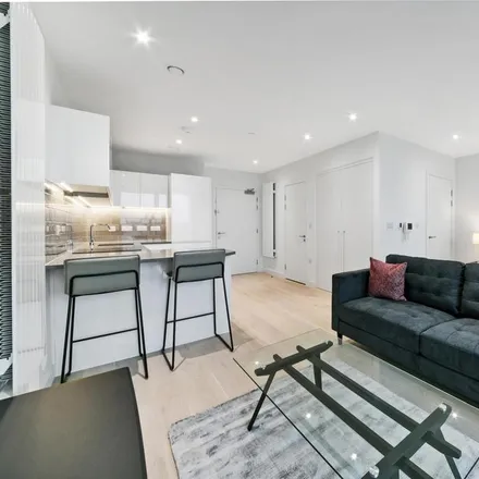 Rent this studio apartment on Carrick House in Cable Street, London