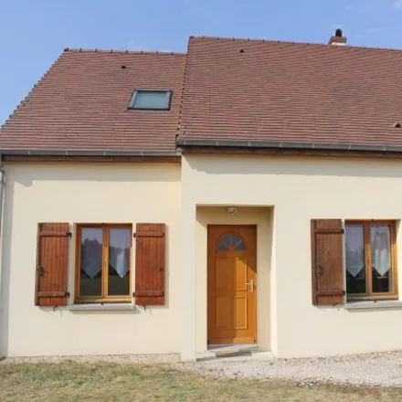 Rent this 4 bed house on Vernou-en-Sologne