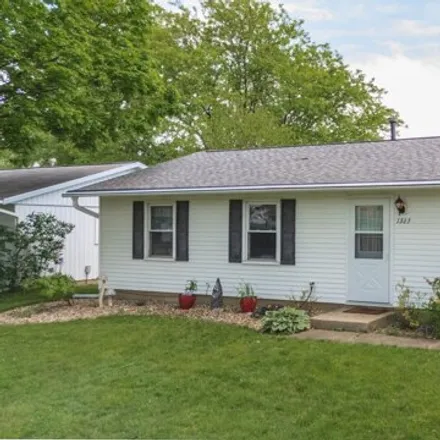 Buy this 3 bed house on 1323 Dillon Drive in Normal, IL 61761