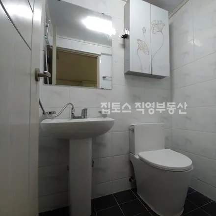 Rent this 2 bed apartment on 서울특별시 강남구 논현동 124-12