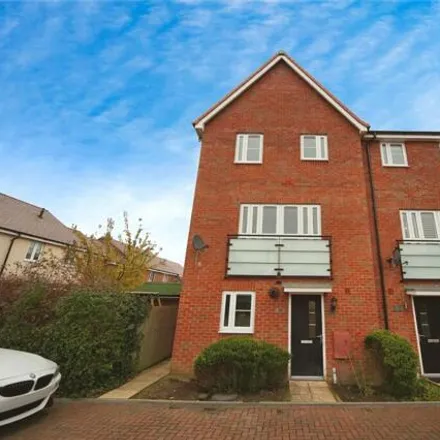 Buy this 3 bed house on Wolseley Drive in Dunstable, LU6 1FH