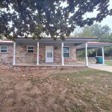Buy this 3 bed house on 680 West 12th Street in Russellville, AR 72801