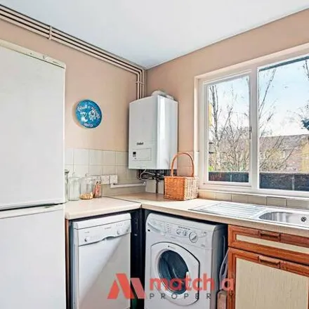 Image 4 - Abbeyfields Close, London, NW10 7EJ, United Kingdom - Apartment for sale