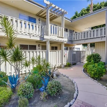 Buy this 2 bed condo on Santa Fe Avenue in Long Beach, CA 90810