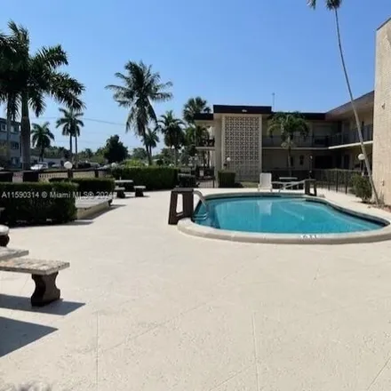 Rent this studio apartment on 470 South Crescent Drive in Hollywood, FL 33021