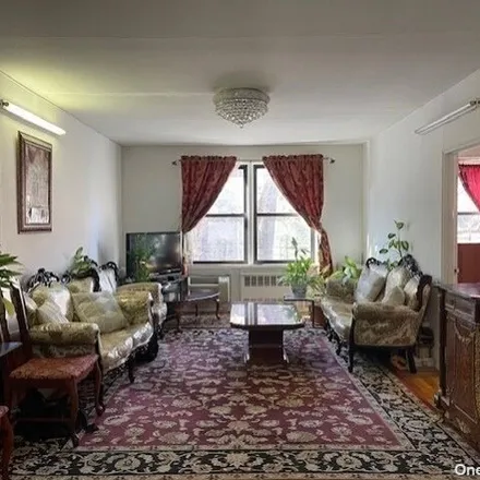 Image 3 - 102-30 Queens Boulevard, New York, NY 11375, USA - Apartment for sale