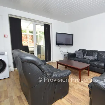 Image 1 - Back Mayville Terrace, Leeds, LS6 1NB, United Kingdom - Townhouse for rent