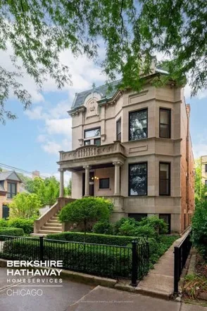 Image 2 - 2121 West Pierce Avenue, Chicago, IL 60622, USA - House for sale