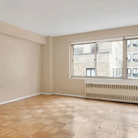 Image 6 - 225 East 46th Street, New York, NY 10017, USA - Condo for sale