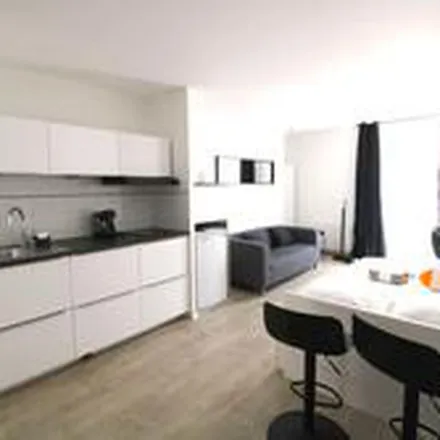 Image 3 - Nîmes, Gard, France - Apartment for rent